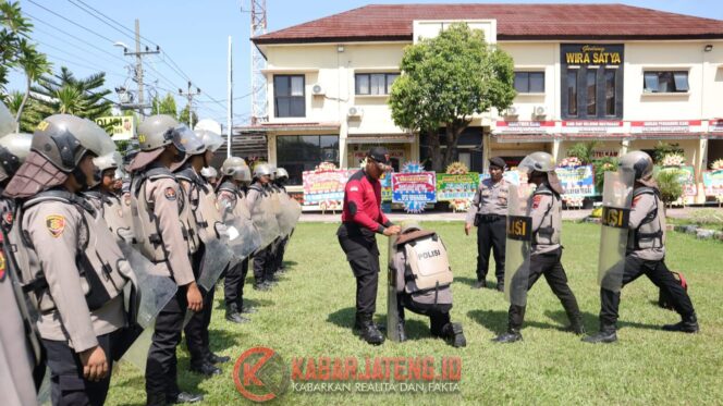 
					Polda Jateng Lakukan Asistensi Kesiapan Dalmas dan Raimas di Polres Brebes
