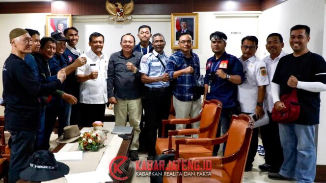 
					Ribuan Eks Karyawan PT Sritex Belum Terima Pesangon, Gubernur Ahmad Luthfi Siap Panggil Kurator
