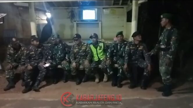
					Babinsa Koramil Subah Bersama Warga Gelar Patroli Siskamling untuk Ciptakan Keamanan