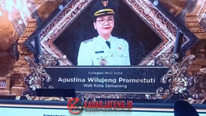 
					Wali Kota Semarang, Agustina Wilujeng Dinobatkan Sebagai Pemimpin Perempuan Terpopuler