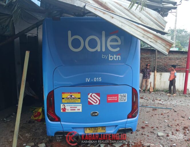 
					Gerak Cepat BLU UPTD Pasca Kecelakaan Tunggal Bus Trans Semarang, Pastikan Tindak Lanjut bagi Pihak Terdampak