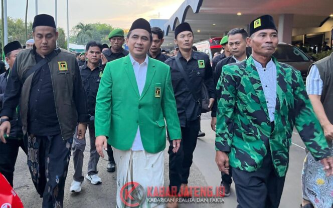 
					Plt Ketum PPP Mardiono Akui Kegagalan, Kader Serukan Perubahan di Muktamar X