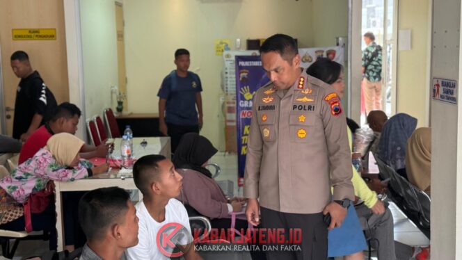 
					Kapolrestabes Semarang Pantau Layanan SKCK, Pastikan Publik Terlayani Optimal di Tengah Lonjakan Pemohon