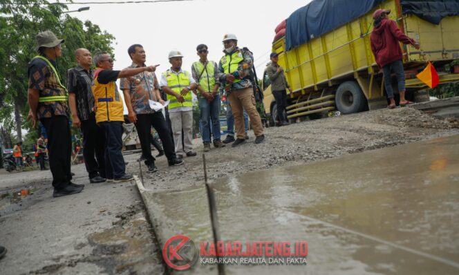 
					Ahmad Luthfi Optimistis 94 Persen Jalan Provinsi Jateng Mantap di Akhir 2025
