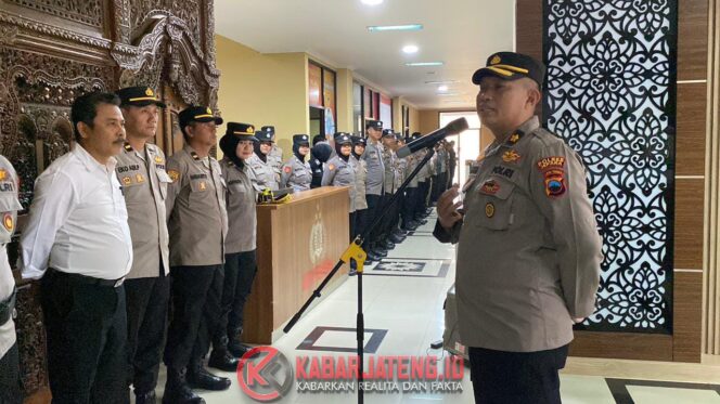 
					Kapolres Jepara Ingatkan Anggota untuk Menjadi Teladan Hidup Sederhana