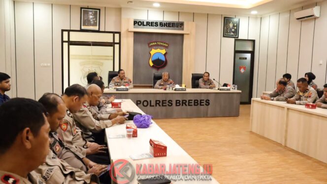 
					Polda Jateng Supervisi SPKT dan Layanan Darurat 110 di Polres Brebes