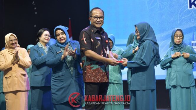 
					Hari Kesatuan Gerak PKK ke-53 di Semarang, Momentum Perkuat Peran Keluarga untuk Bangsa