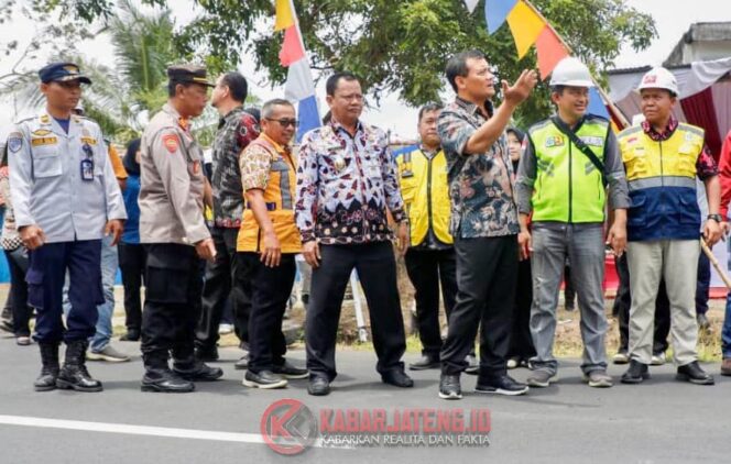 
					Ahmad Luthfi Resmikan Jalan Bumiayu–Salem, Warga Lega Akses Kini Mulus