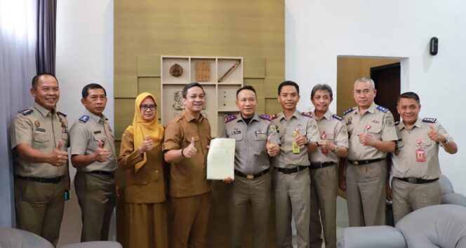 
					BPN Jateng Serahkan 21 Sertipikat Aset kepada Pemkot Pekalongan, Perkuat Tata Kelola Pertanahan