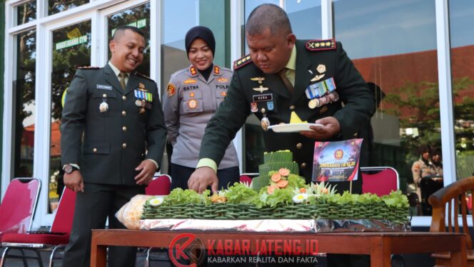 
					Dirgahayu TNI ke-80, Polres Semarang Beri Kejutan sebagai Wujud Sinergitas TNI–Polri