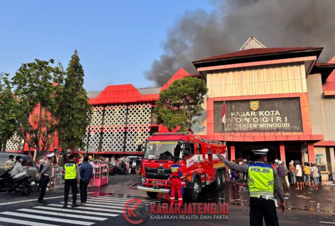 
					Polres Wonogiri Tanggap dan Bersinergi Atasi Kebakaran Pasar Induk Wonogiri