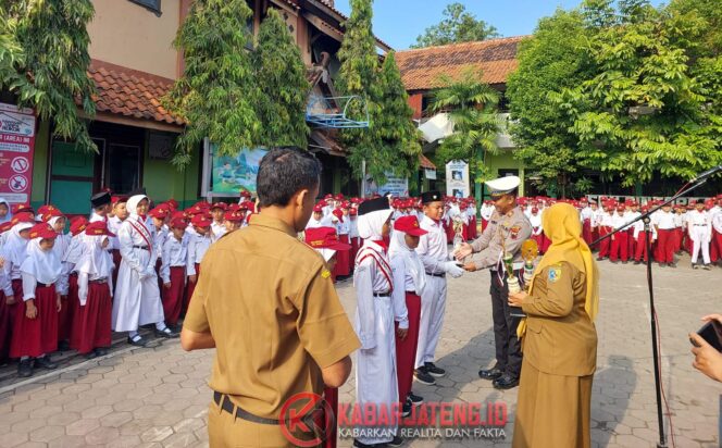 
					Satlantas Polres Demak Tanamkan Disiplin Berlalu Lintas Sejak Dini di SDN Bintoro 5