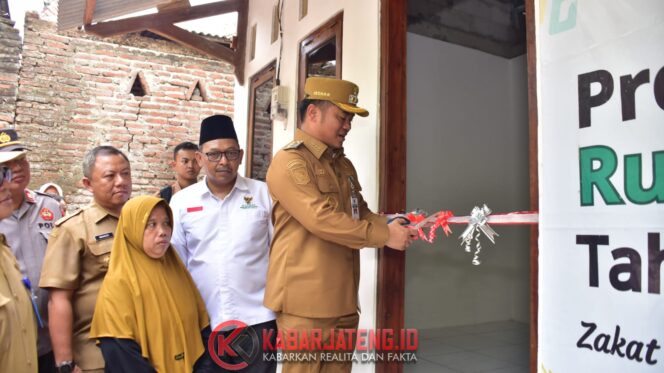 
					Bupati Tegal Resmikan Rumah Layak Huni Hasil Sinergi Pemerintah dan Baznas di Desa Pedagangan