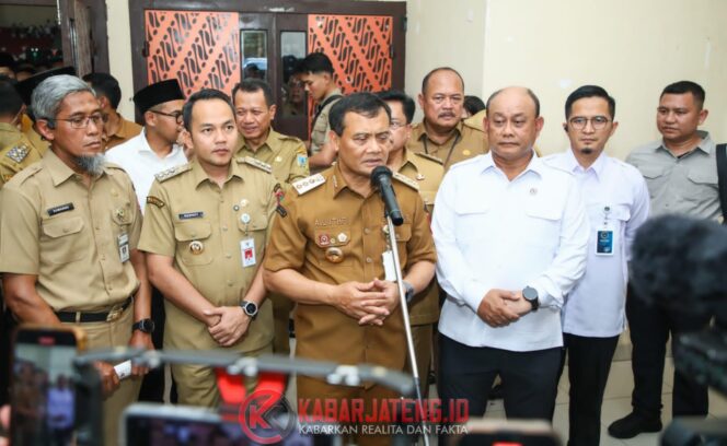 
					Gubernur Luthfi Perketat Standar SLHS untuk Cegah Keracunan di Dapur SPPG Jawa Tengah