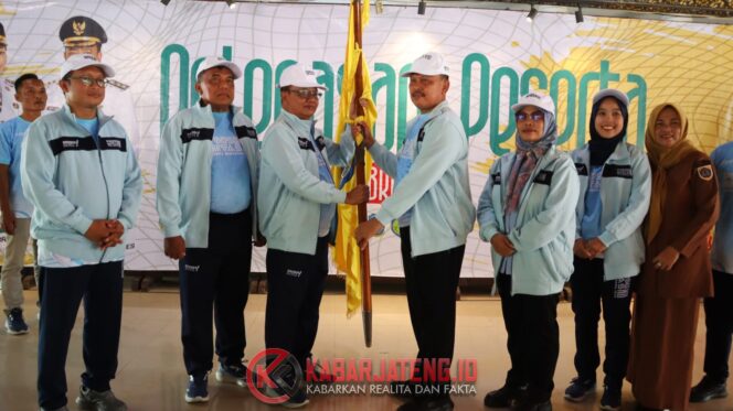 
					Wabup Brebes Lepas Kontingen Porsenitas ke-XII: Junjung Sportivitas dan Kebersamaan