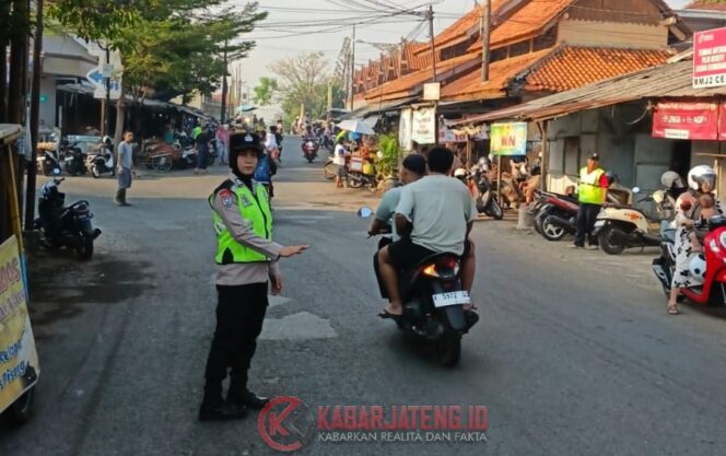 
					Polres Jepara Intensifkan Pengaturan Lalu Lintas Pagi Demi Kelancaran Aktivitas Warga