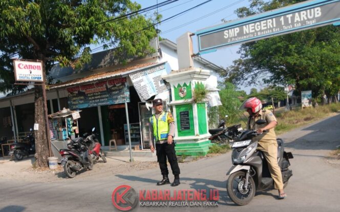 
					Pelayanan Pagi Polsek Tarub, Wujud Nyata Kehadiran Polri di Tengah Aktivitas Warga