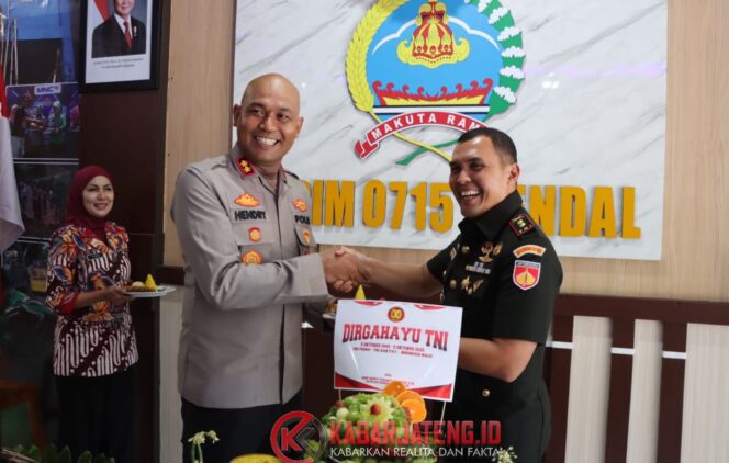 
					Kapolres Kendal Beri Kado Spesial di HUT ke-80 TNI, Wujudkan Soliditas TNI–Polri