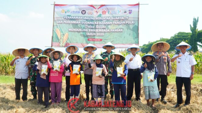
					Sinergi Polri dan Masyarakat, Polres Tegal Gelar Penanaman Jagung Serentak