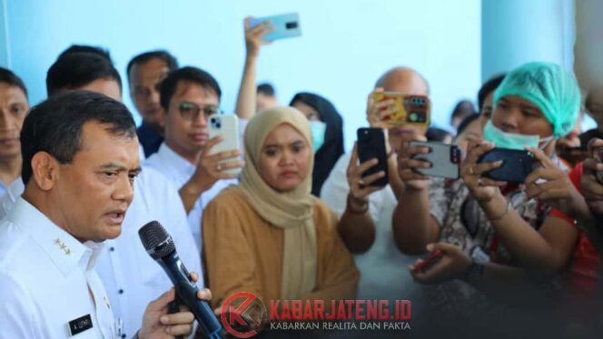 
					Dana Transfer Daerah Menurun, Ahmad Luthfi Tegaskan Kondisi Fiskal Jateng Tetap Aman