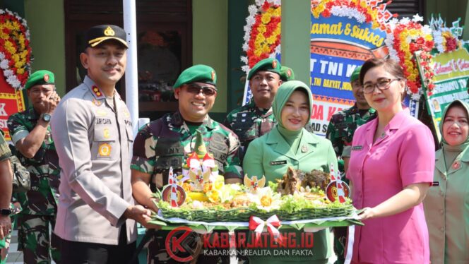 
					Polres Demak Beri Kejutan Spesial di HUT ke-80 TNI, Wujud Soliditas TNI-Polri yang Semakin Kokoh