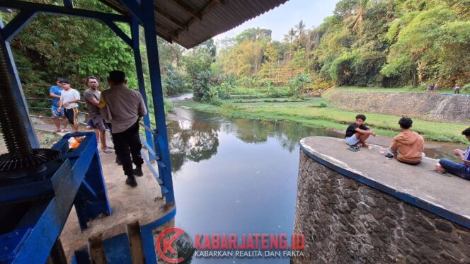 
					Anak 13 Tahun Tewas Tenggelam Saat Berenang di Bendungan Tengaran