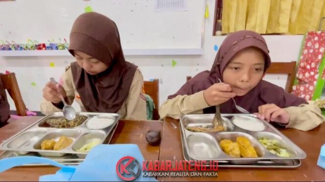 
					Program MBG Ringankan Beban Orang Tua, Warga Magelang Dukung Lanjut Terus