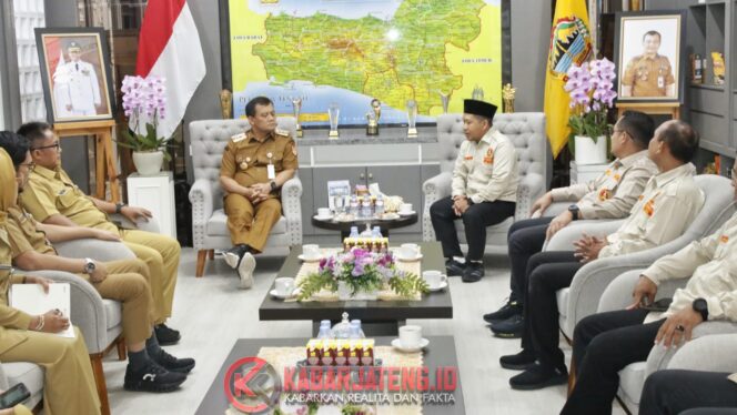 
					Gubernur Ahmad Luthfi Ajak Pemuda Muhammadiyah Bersinergi Atasi Kemiskinan Ekstrem di Jawa Tengah
