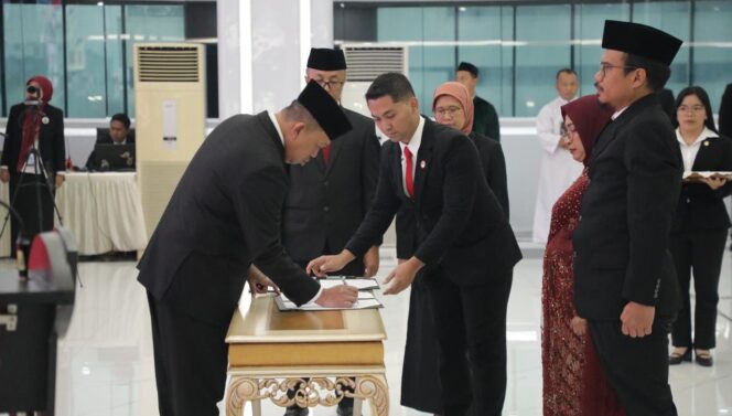 
					Menteri Nusron Lantik 804 Pejabat ATR/BPN, Tegaskan Rotasi Jabatan Cermin Organisasi Sehat