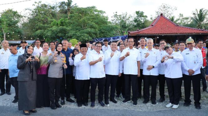 
					Wamen ATR/BPN Ossy Dampingi Menko AHY Serahkan Sertipikat Tanah di Gunungkidul: Bukti Kolaborasi Pemerintah dan Masyarakat