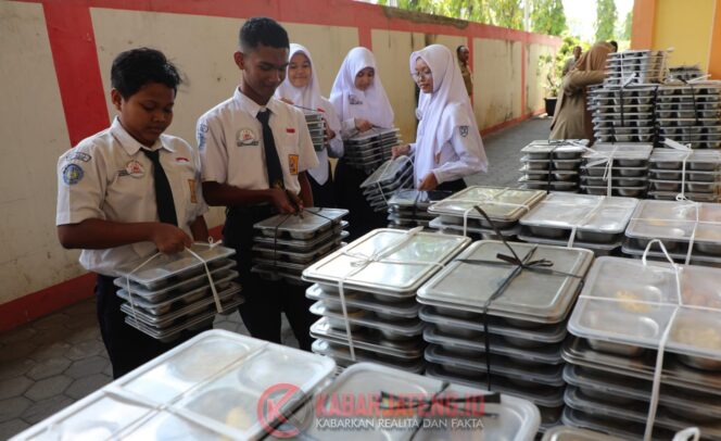 
					Program Makan Bergizi Gratis Bikin Siswa Hemat dan Semangat Sekolah