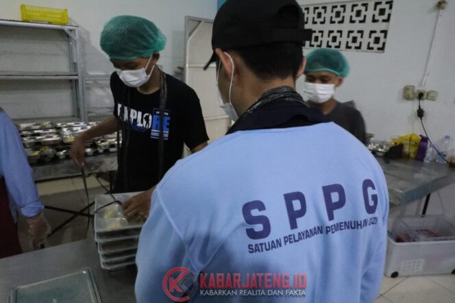
					Kebahagiaan Para Penjaga Gizi, Dapur MBG Jadi Sumber Penghidupan Warga
