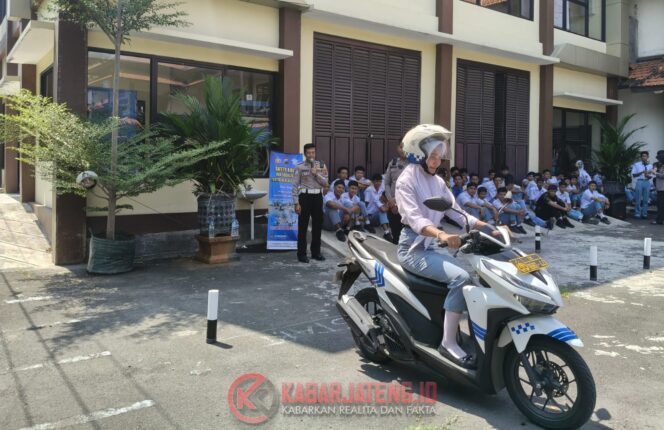 
					Satlantas Polres Jepara Tanamkan Kesadaran Safety Riding di Kalangan Pelajar SMK Bhakti Praja