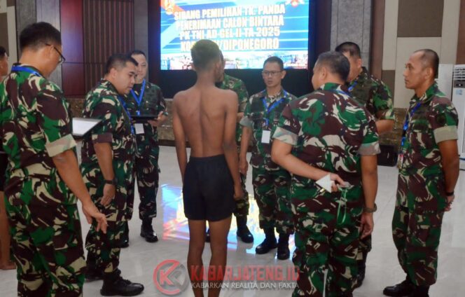 
					Kasdam IV/Diponegoro Pimpin Sidang Pantukhir Penerimaan Caba PK TNI AD Gelombang II TA 2025
