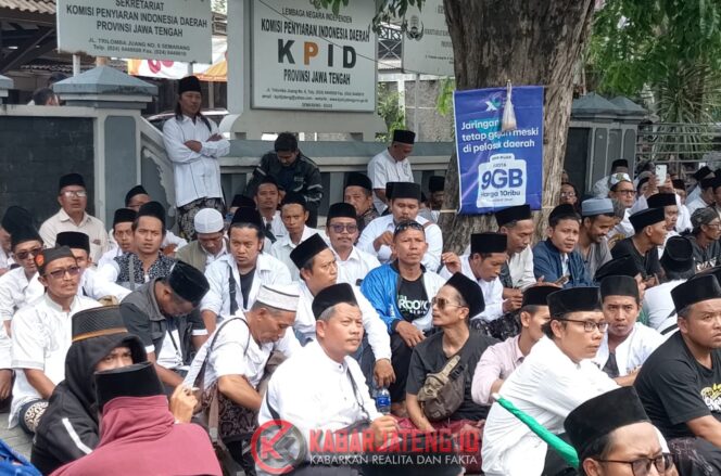 
					Himasal Jateng Geruduk Kantor KPID, Desak Pencabutan Izin Siar Trans7