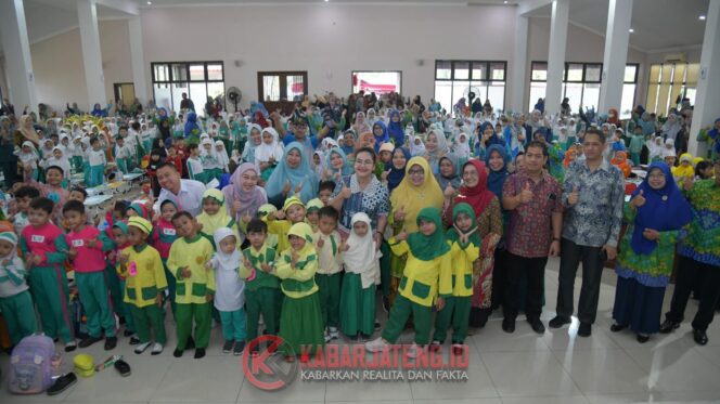 
					Agustina Wilujeng Buka Festival Anak Sholeh Bustanul Athfal 2025, Tekankan Pentingnya Kejujuran dan Kebaikan