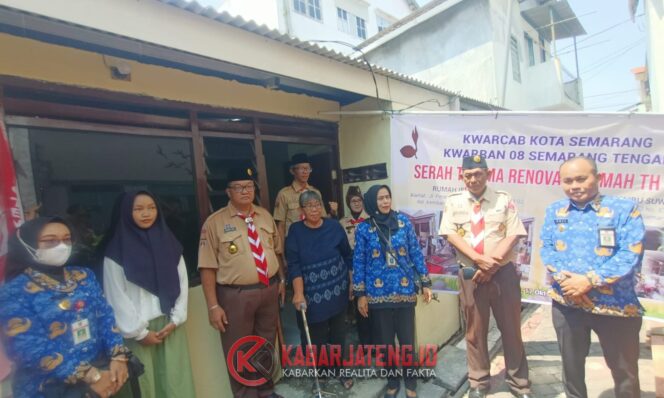 
					Kwarcab Pramuka Kota Semarang Bedah Dua Rumah Warga di Semarang Tengah