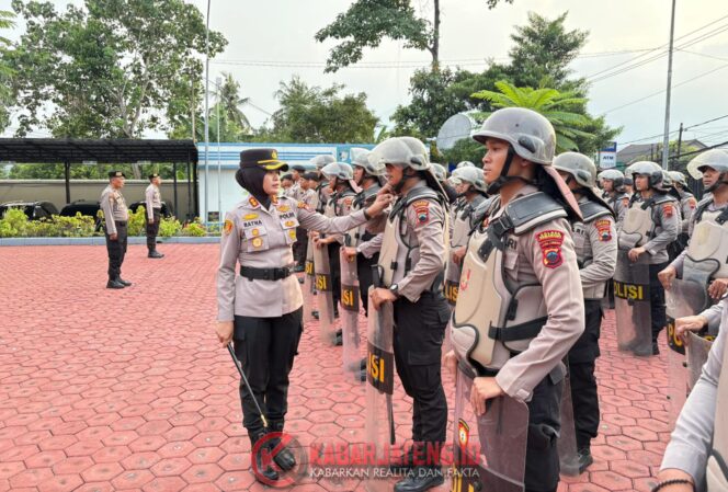 
					Polres Semarang Gelar Apel Siaga Jelang Satu Tahun Kepemimpinan Prabowo dan Gibran 