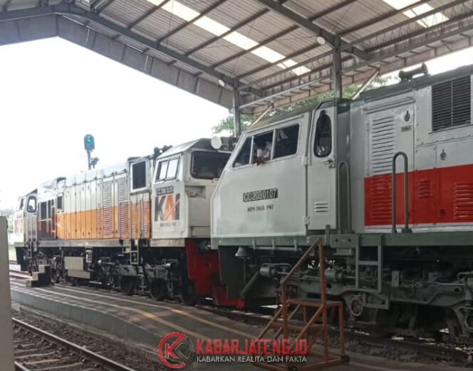 
					Gangguan Teknis Lokomotif KA Kamandaka, PT KAI Sampaikan Permohonan Maaf atas Keterlambatan
