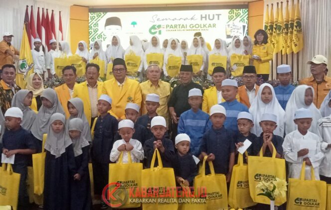 
					HUT ke-61, Golkar Jateng Gelar Ziarah dan Santunan Anak Yatim di Semarang