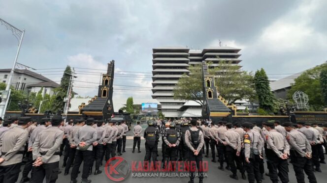 
					Ribuan Personel Disiagakan Polrestabes Semarang untuk Kawal Aksi Unjuk Rasa BEM Semarang Raya