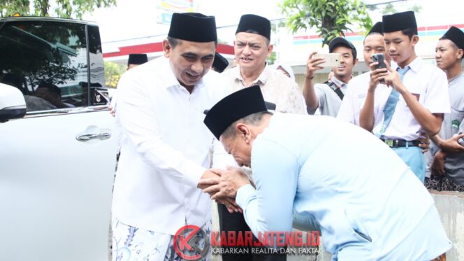 
					Taj Yasin Apresiasi Kebijakan Pemkab Kudus Bebaskan PBG dan SLF untuk Pesantren