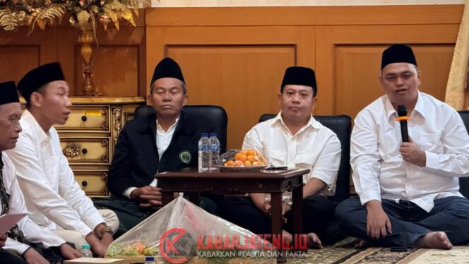
					Wakil Ketua DPRD Jateng Sarif Abdillah Gelar Tradisi Slup-Slupan, Jadikan Rumah Dinas Sebagai Rumah Aspirasi Santri dan Rakyat