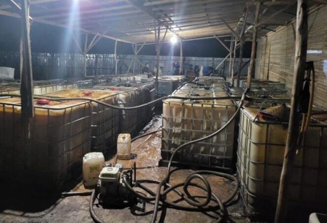 
					Gudang di Ngampon Blora Diduga Jadi Lokasi Penimbunan Solar Bersubsidi, Warga Minta Polisi Bertindak Tegas