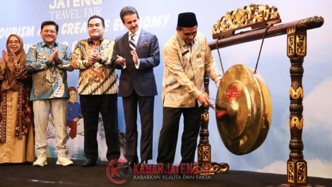 
					Wagub Taj Yasin Promosikan Investasi Pariwisata Jateng di Travel Fair 2025