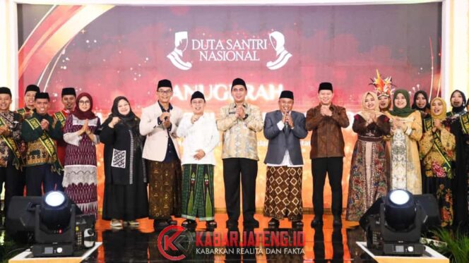 
					Taj Yasin Dorong Santri Kuasai Ilmu Kenegaraan sebagai Bekal Pemimpin Masa Depan