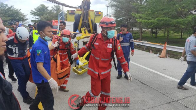 
					Tim SAR Gabungan Evakuasi Korban Kecelakaan Bus Terguling di Tol Pemalang – Batang