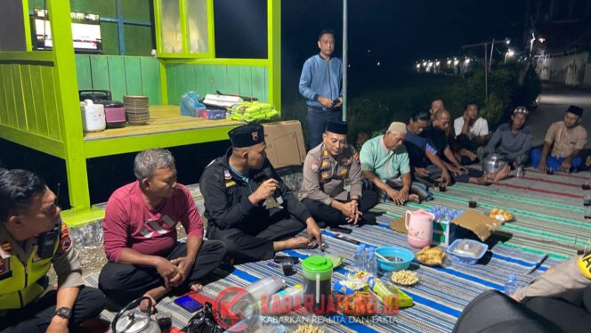 
					Kapolres Kendal Jalin Silaturahmi dan Beri Pembinaan Satkamling di Kelurahan Karangsari