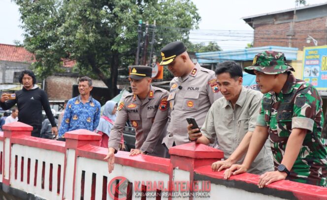 
					Kapolres Kendal dan Forkopimda Tinjau Titik Rawan Banjir di Desa Plantaran