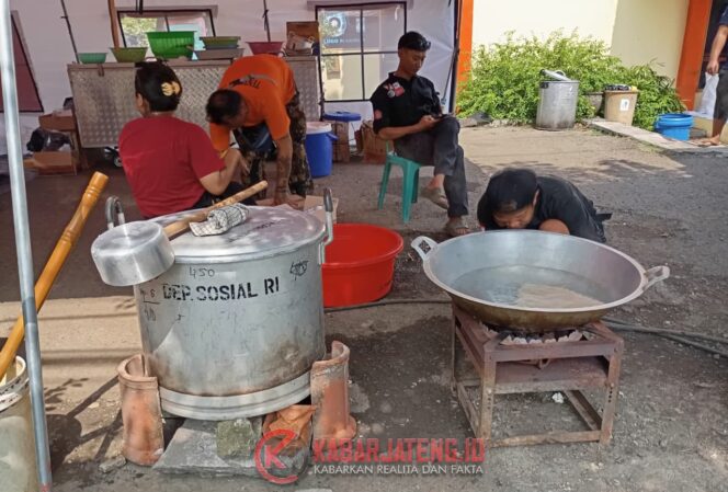 
					Dinsos Jateng Siapkan 3.000 Porsi Makanan untuk Ribuan Warga Terdampak Banjir